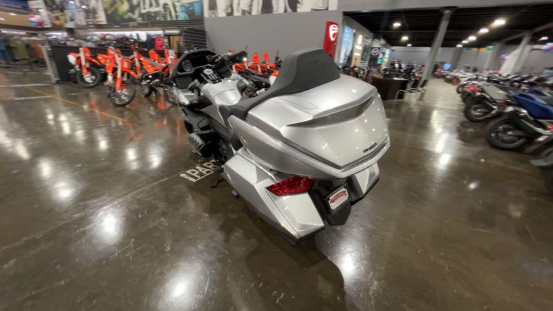 2025 Honda GOLDWING TOUR DCT Image 6