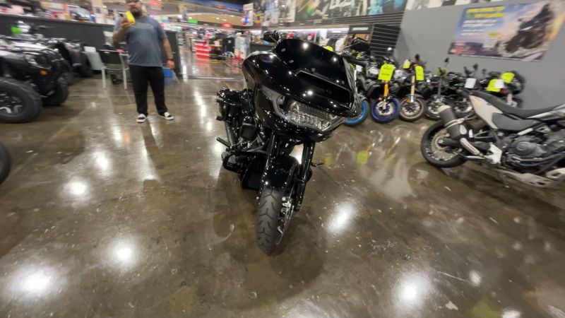 Used 2025 Harley-Davidson ROAD GLIDE Image 3