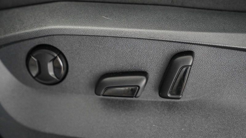 2022 Volkswagen Tiguan 2.0T SEImage 21