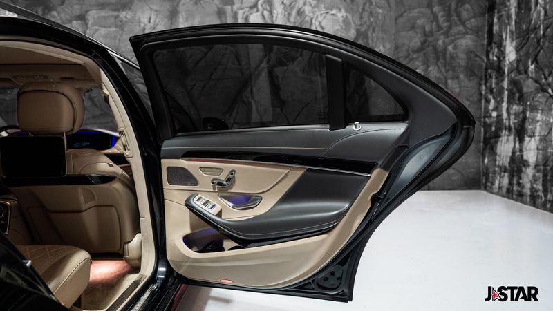 2019 Mercedes Benz S 560 photo 16