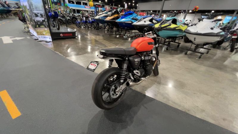 2023 Triumph SPEED TWIN 1200  in a MATTE BAJA ORANGE exterior color. Del Amo Motorsports of Redondo Beach (424) 390-7811 delamomotorsports.com 