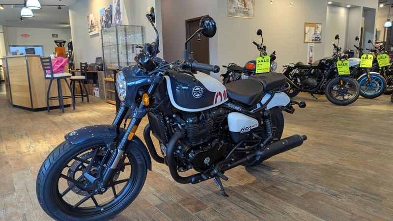 New 2024 Royal Enfield Shotgun 650 Stencil White Image 3