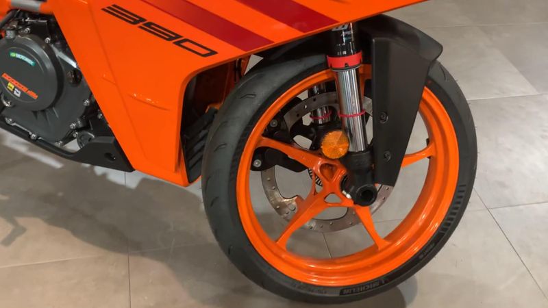 New 2024 KTM RC 390 Image 2
