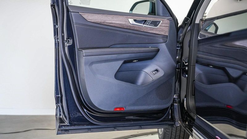 New 2025 Volkswagen Atlas 2.0T SEL Premium R-LineImage 21
