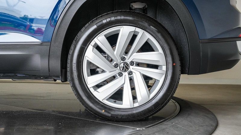 Used 2022 Volkswagen Atlas Cross Sport 3.6L V6 SE w/TechnologyImage 9