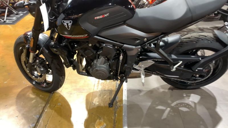 New 2025 Triumph TRIDENT 660 Image 2