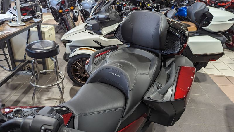 2024 CAN-AM SPYDER RT LIMITED DEEP MARSALA METALLIC WITH PLATINUMImage 10