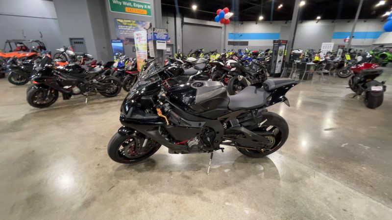 Used 2015 Yamaha YZF-R1 Image 4