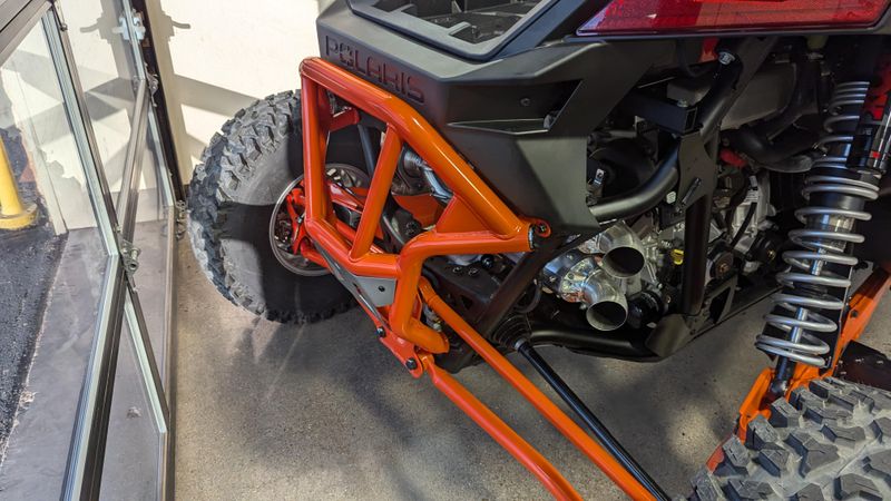 2025 Polaris RZR PRO R 4 FACTORYARMORED EDITION ORANGE BURST AND MATTE MARMALADE ORANGE Image 10