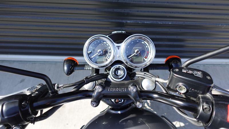 New 2025 Triumph Bonneville T120 Black 