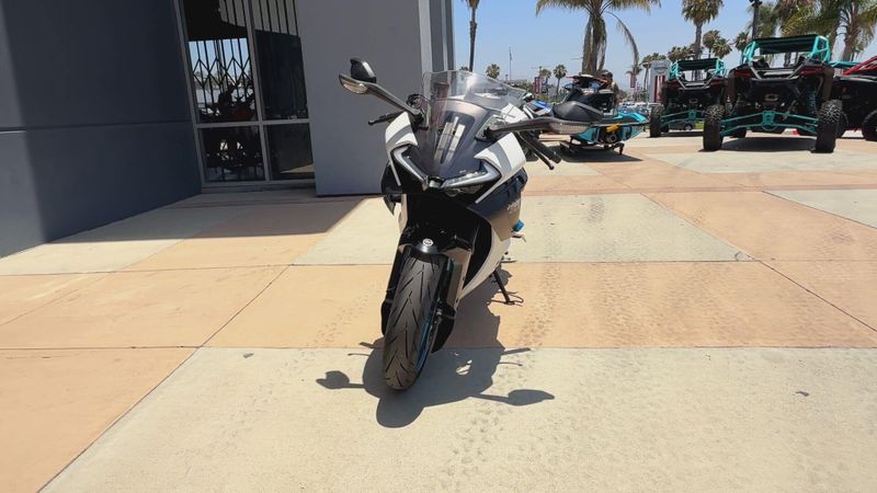2025 CFMOTO 675SS Image 3