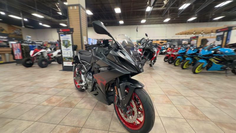New 2027 Suzuki GSX-8R Image 3