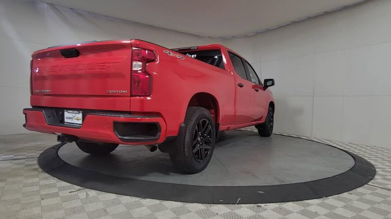 2023 Chevrolet Silverado 1500 Custom photo 7