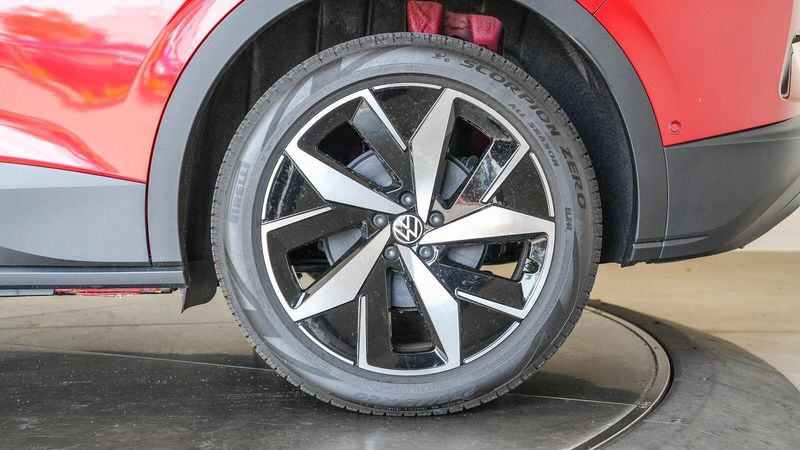 New 2025 Volkswagen ID.4 Pro SImage 9
