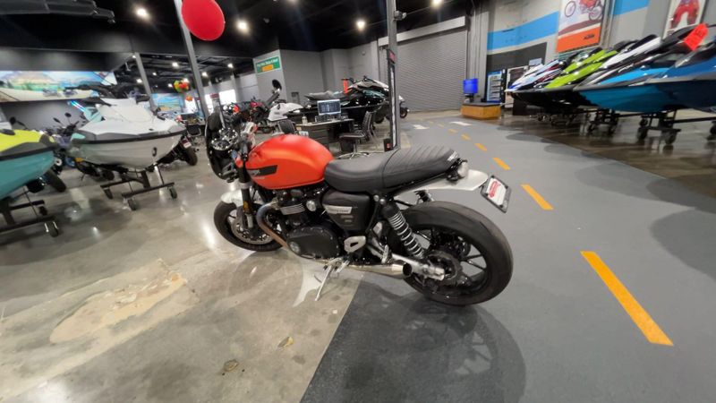 2023 Triumph SPEED TWIN 1200  in a MATTE BAJA ORANGE exterior color. Del Amo Motorsports of Redondo Beach (424) 390-7811 delamomotorsports.com 