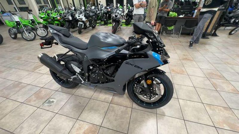 New 2026 Kawasaki NINJA ZX-6R ABS Image 6