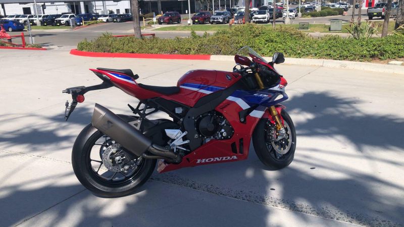 New 2026 Honda CBR1000RR-R FIREBLADE SP Image 2
