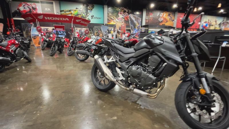 2025 Honda CB750 HORNET Image 2