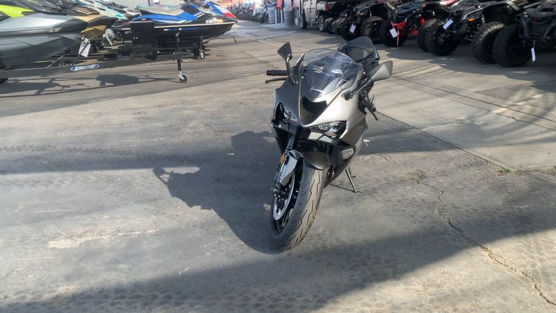 New 2026 Kawasaki NINJA ZX-6R ABS Image 3
