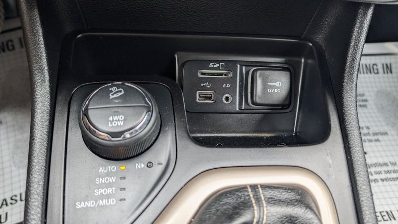 Used 2016 Jeep Cherokee LatitudeImage 25