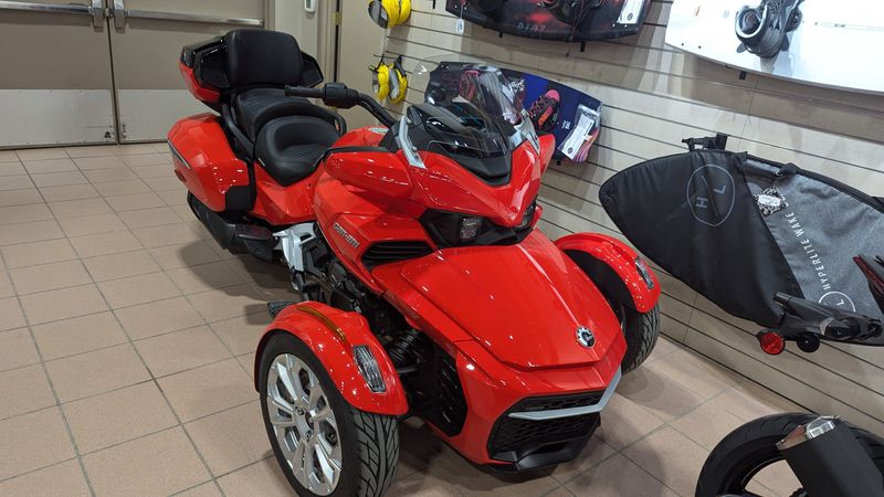 2024 Can-Am SPYDER F3 LIMITED PLASMA REDImage 2