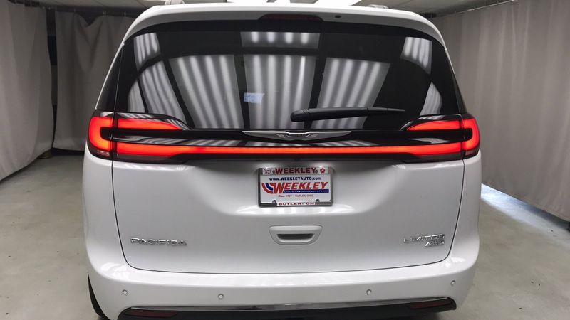 2022 CHRYSLER Pacifica Limited AwdImage 25