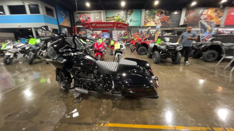 Used 2025 Harley-Davidson ROAD GLIDE Image 6