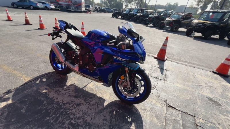 New 2026 Yamaha YZF-R1 Image 2
