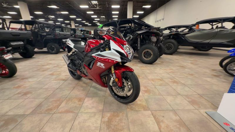 New 2027 Suzuki GSX-R750 Image 3