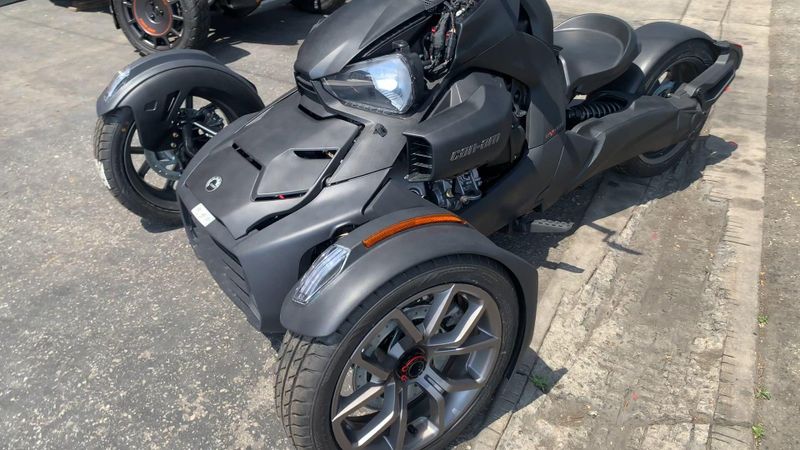2023 Can-Am F1PC  in a BLACK/ CUSTOM exterior color. Del Amo Motorsports of Long Beach (562) 362-3160 delamomotorsports.com 