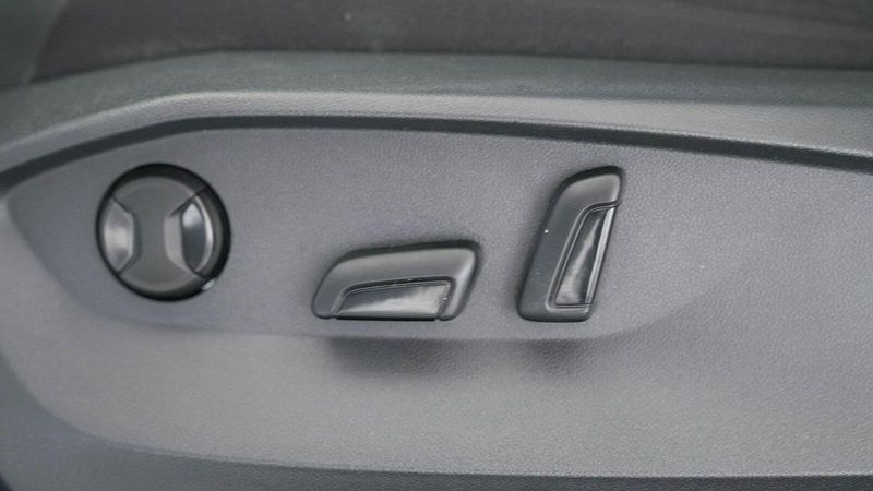 2022 Volkswagen Tiguan 2.0T SEImage 21