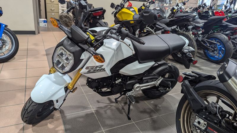 2025 Honda GROM BASE PEARL WHITEImage 3