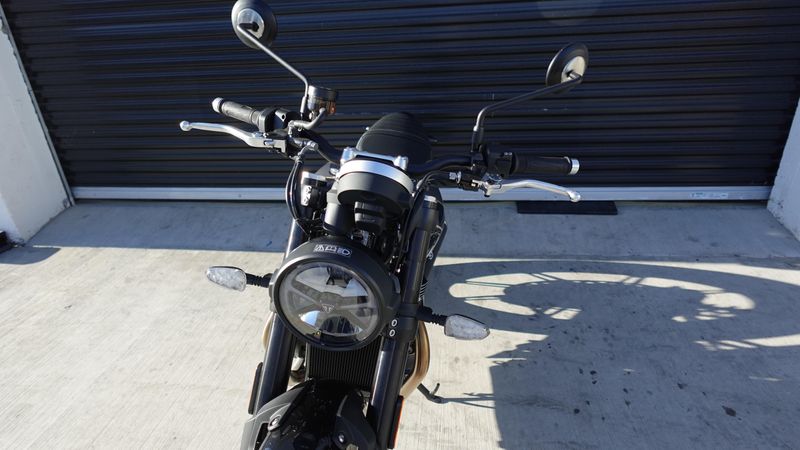 New 2025 Triumph Speed Twin 900 Base 