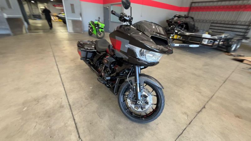 Used 2025 Harley-Davidson ROAD GILDE CVO ST Image 2