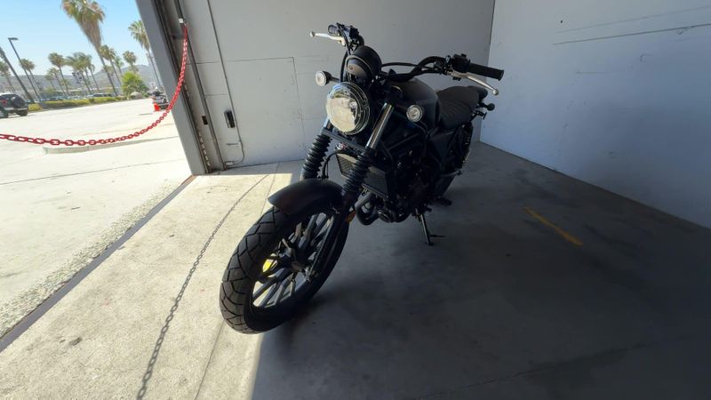 2025 Honda SCL500 Image 4