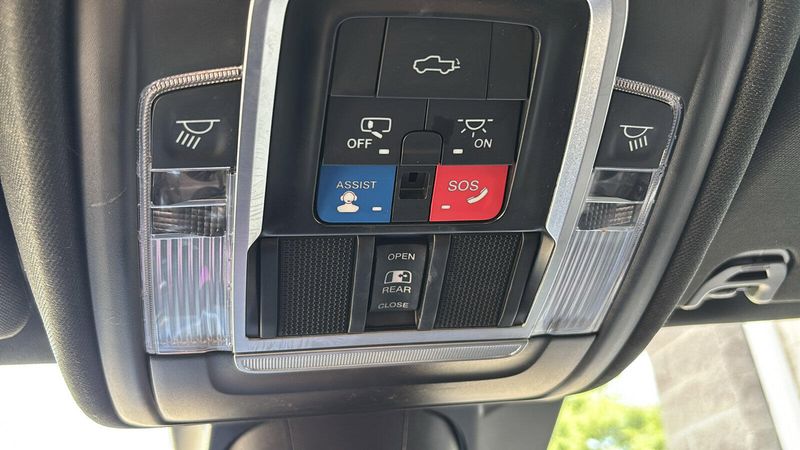 2022 RAM 1500 LaramieImage 15