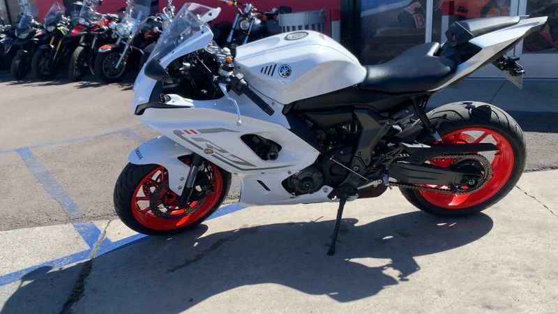 Used 2023 Yamaha YZF-R7 CA Image 9