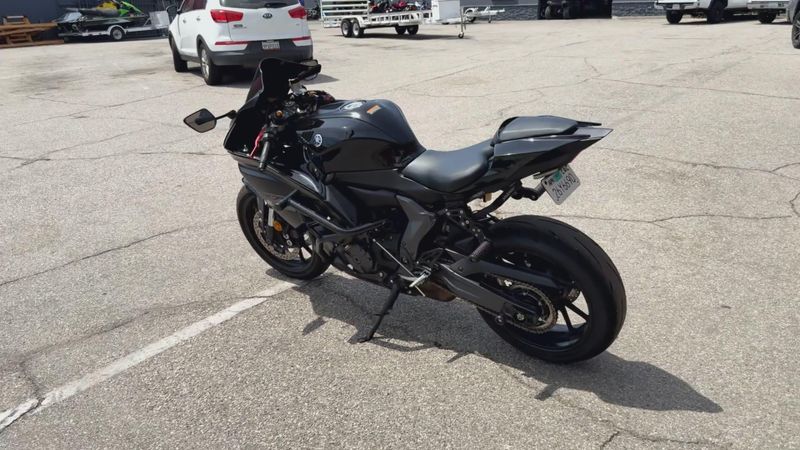 Used 2025 Yamaha YZF-R7 CA Image 6