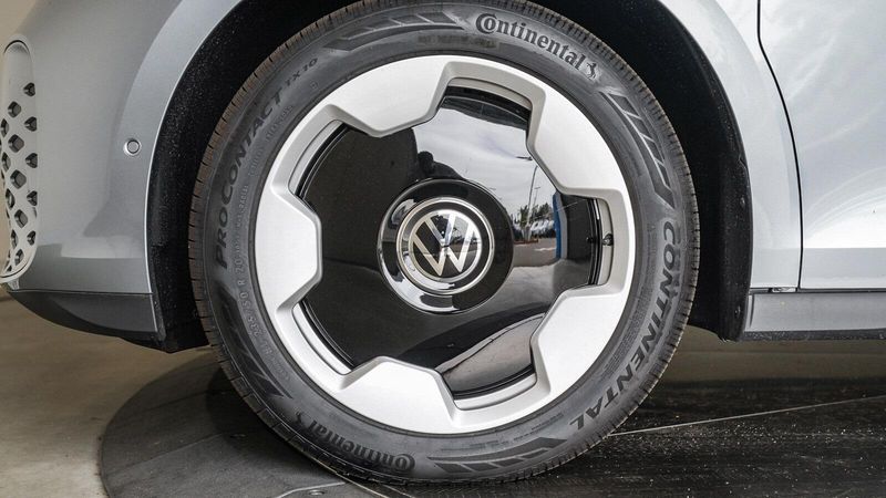 New 2025 Volkswagen ID. Buzz Image 10
