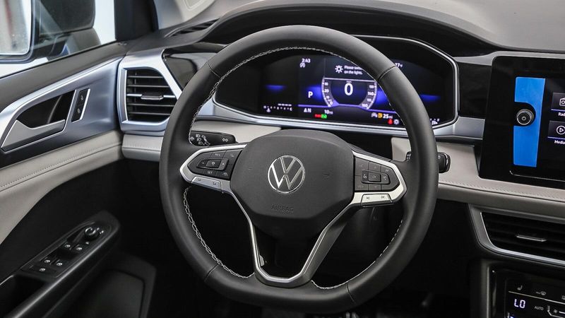 2025 Volkswagen Taos 1.5T SEImage 17