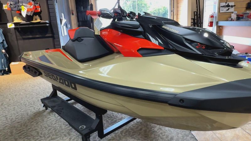 2025 Sea-Doo RXP-X 325 Image 3