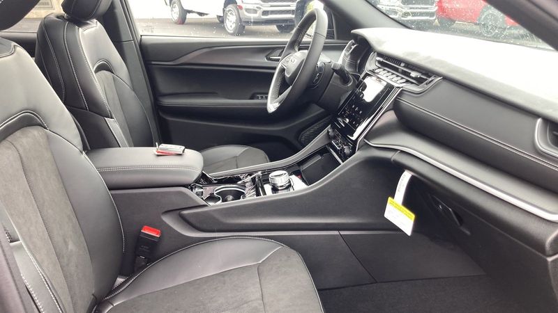 2023 Jeep Grand Cherokee Altitude 4x4Image 31