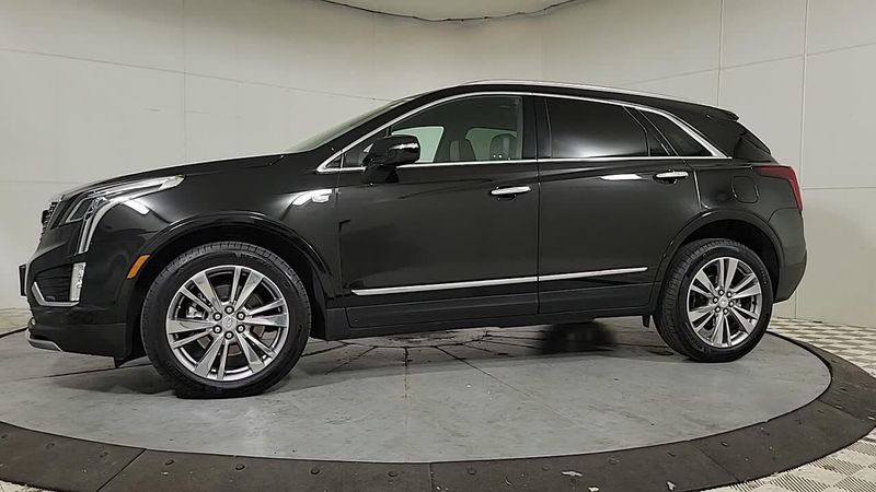 2025 Cadillac XT5 Premium Luxury photo 2
