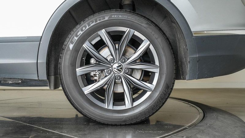 2022 Volkswagen Tiguan 2.0T SEImage 11
