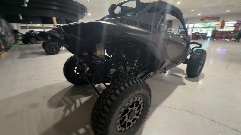 New 2026 Can-Am MAVERICK R X RS 999T DCT Image 9