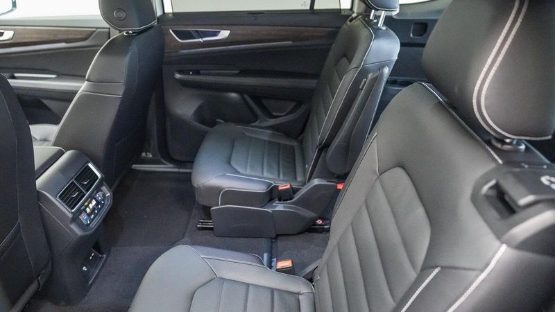 New 2025 Volkswagen Atlas 2.0T SELImage 18