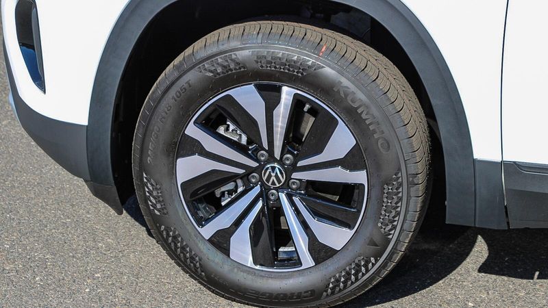 2025 Volkswagen Atlas Cross Sport 2.0T SEImage 9