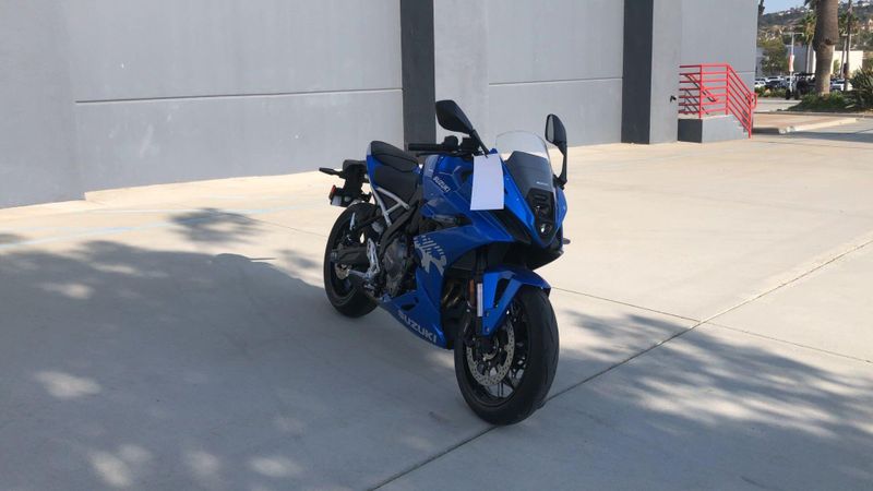 New 2026 Suzuki GSX-8R Image 3