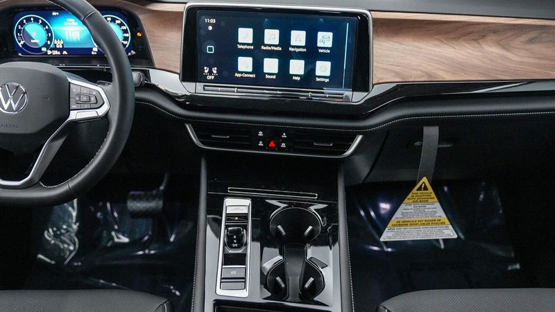 New 2025 Volkswagen Atlas 2.0T SE w/TechnologyImage 14