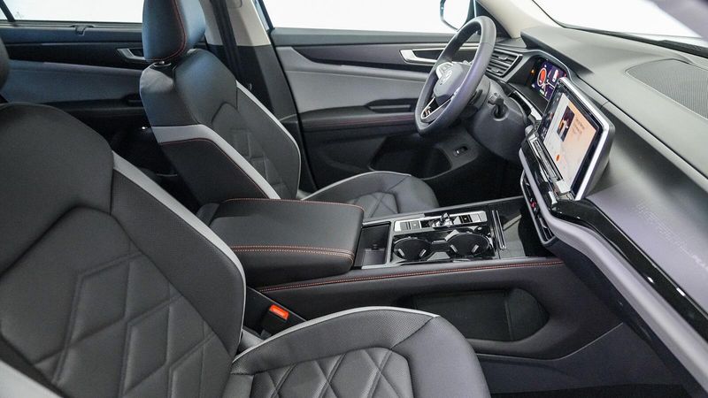 New 2025 Volkswagen Atlas 2.0T Peak EditionImage 17